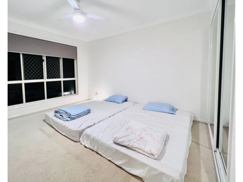 6 Maltravers Drive, Arundel QLD 4214