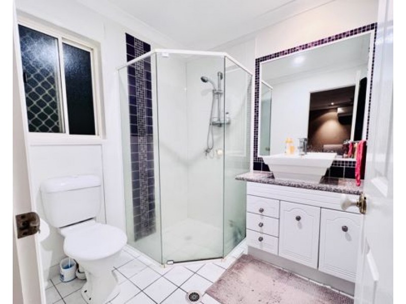 6 Maltravers Drive, Arundel QLD 4214