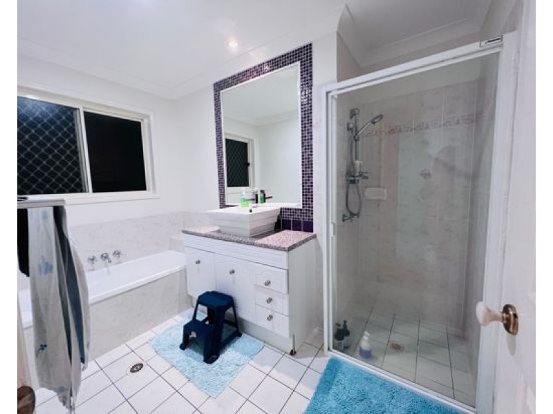 6 Maltravers Drive, Arundel QLD 4214