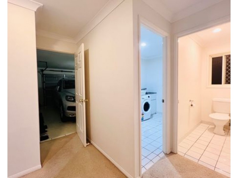 6 Maltravers Drive, Arundel QLD 4214