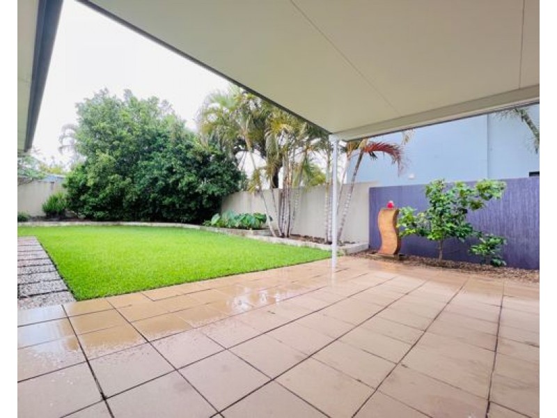 6 Maltravers Drive, Arundel QLD 4214