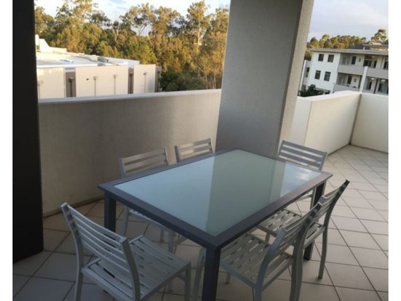 Room-1 2103/111 Lindfield road, Helensvale QLD 4212