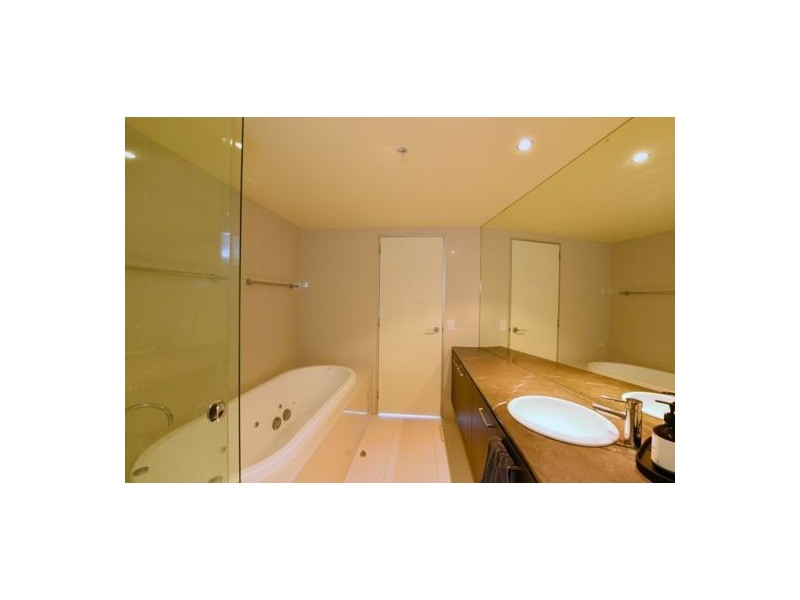 904 4 Wahroonga Place, Surfers Paradise QLD 4217