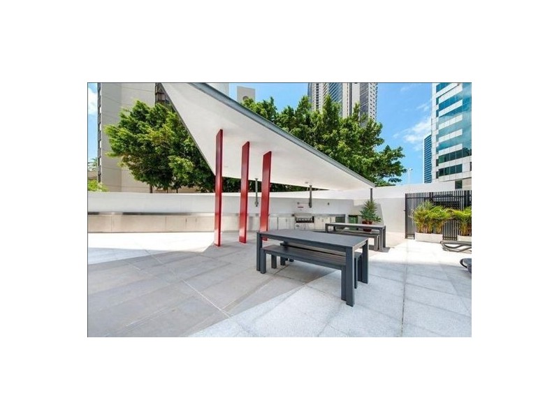 904 4 Wahroonga Place, Surfers Paradise QLD 4217