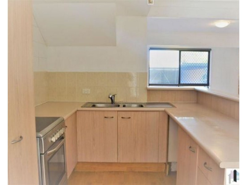 11/71 Olsen Ave, Labrador QLD 4215