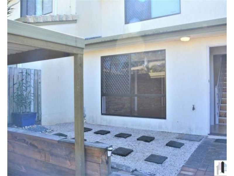 11/71 Olsen Ave, Labrador QLD 4215