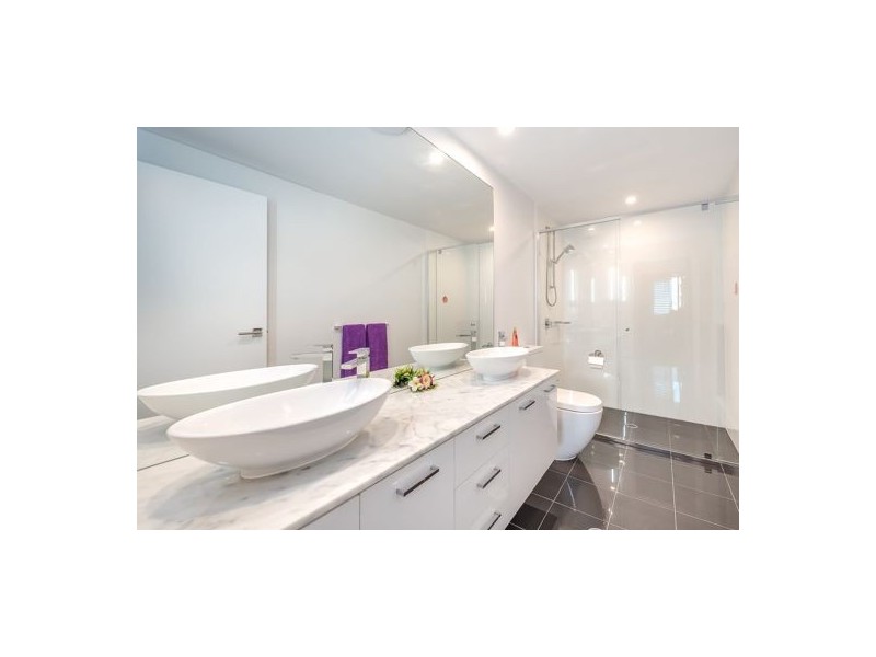 1307/5 Harbour Side Court, Biggera Waters QLD 4216