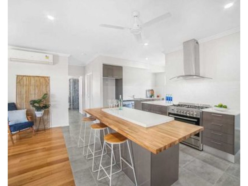 104 Springbrook Avenue, Redlynch QLD 4870
