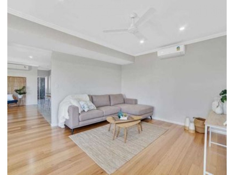 104 Springbrook Avenue, Redlynch QLD 4870