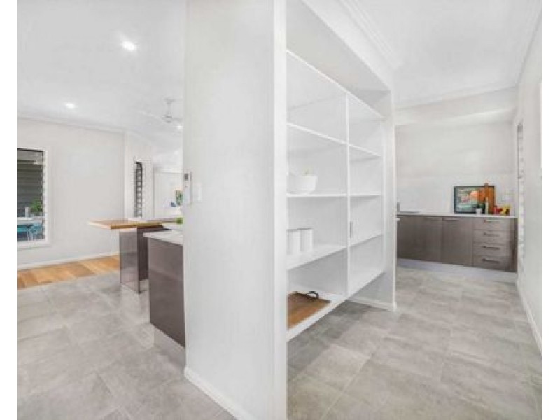 104 Springbrook Avenue, Redlynch QLD 4870