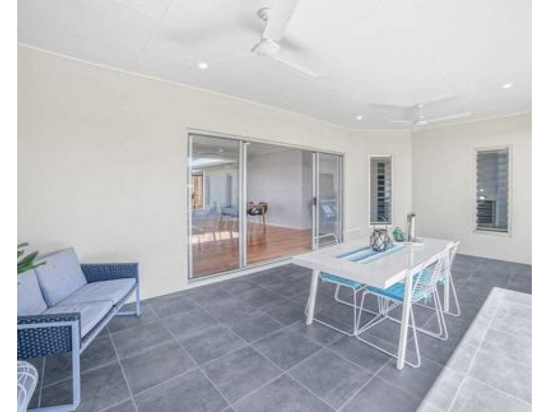 104 Springbrook Avenue, Redlynch QLD 4870