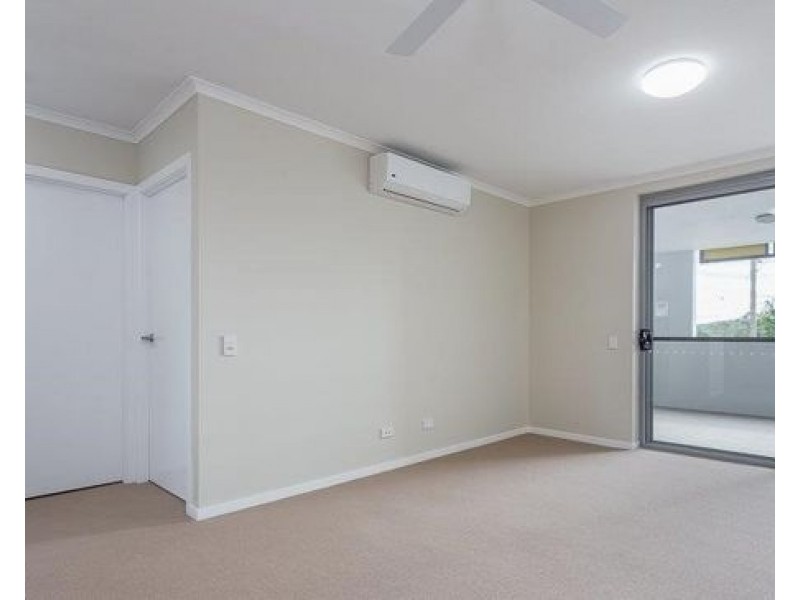 U206 15 Bland St, Coopers Plains QLD 4108