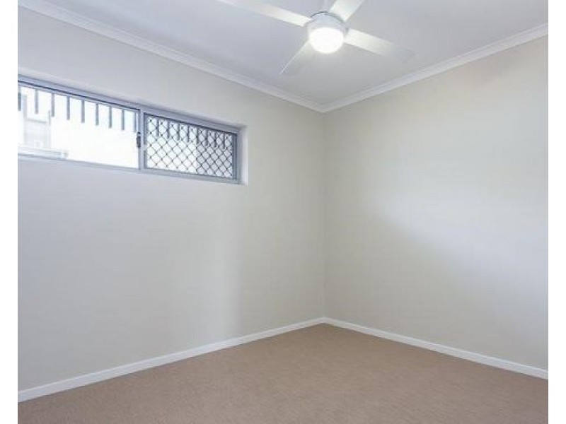 U206 15 Bland St, Coopers Plains QLD 4108