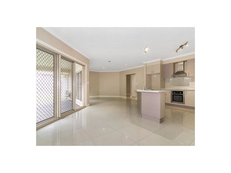 76 Larapinta Cct, Parkinson QLD 4115