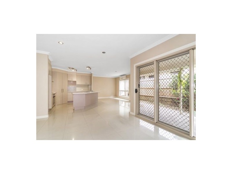 76 Larapinta Cct, Parkinson QLD 4115