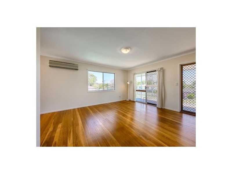 8 Woodrose St, Kingston QLD 4114