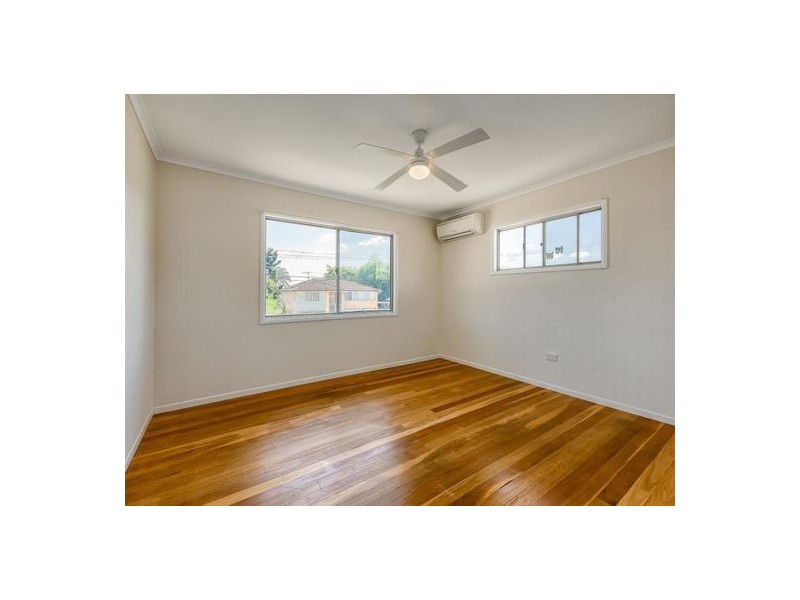 8 Woodrose St, Kingston QLD 4114