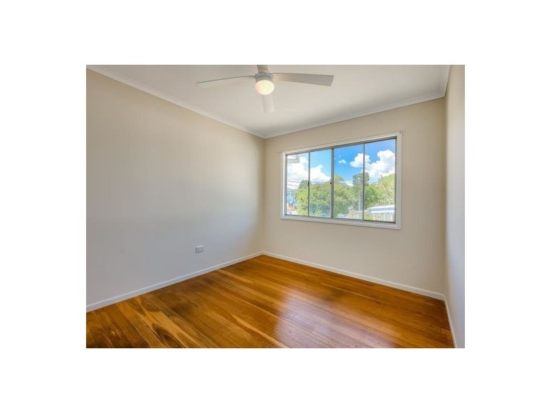 8 Woodrose St, Kingston QLD 4114