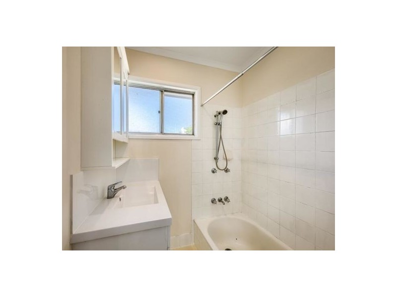 8 Woodrose St, Kingston QLD 4114