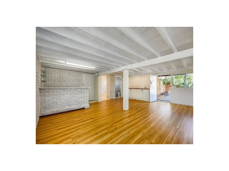 8 Woodrose St, Kingston QLD 4114