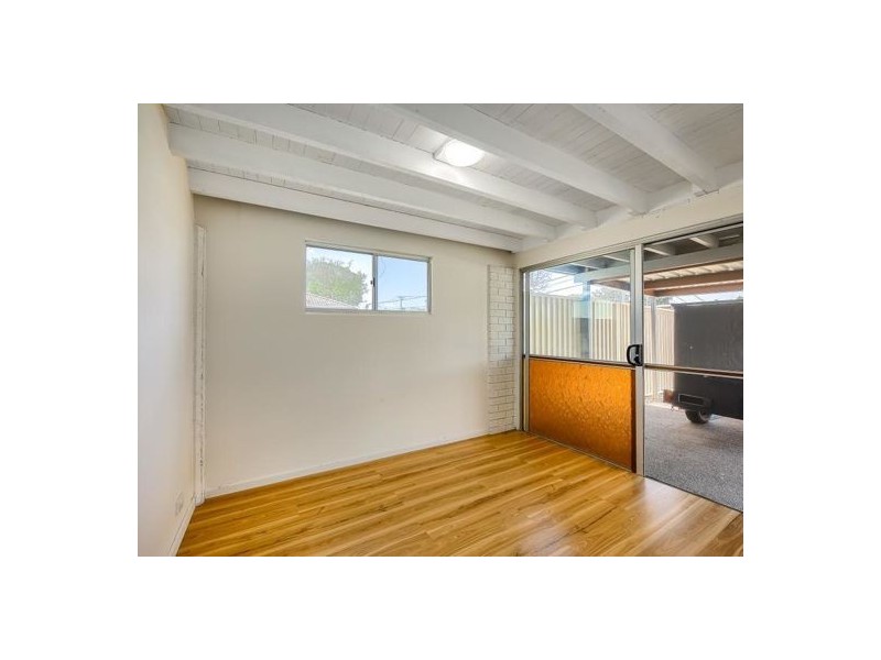 8 Woodrose St, Kingston QLD 4114
