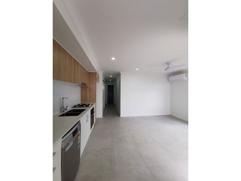 2 16 Rothbury St, Logan Reserve QLD 4133