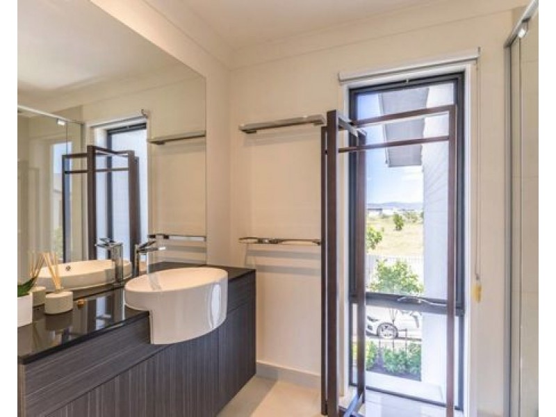 33/ 1 Ancora Crescent Hope Island, Hope Island QLD 4212