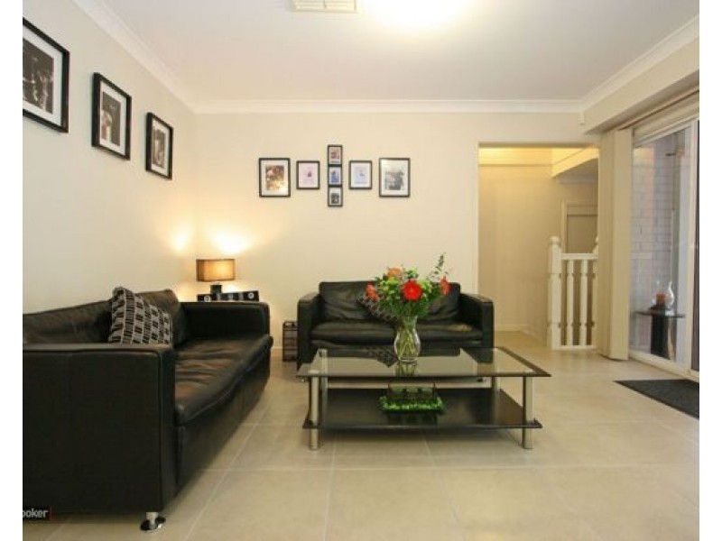 16 LAWSON PLACE, Forest Lake QLD 4078