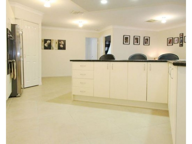 16 LAWSON PLACE, Forest Lake QLD 4078