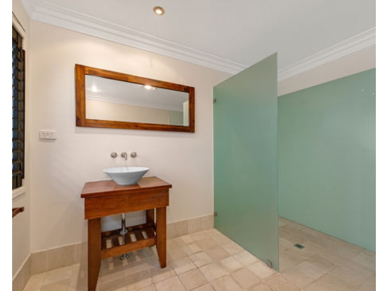 12 Westbourne Street, Highgate Hill QLD 4101