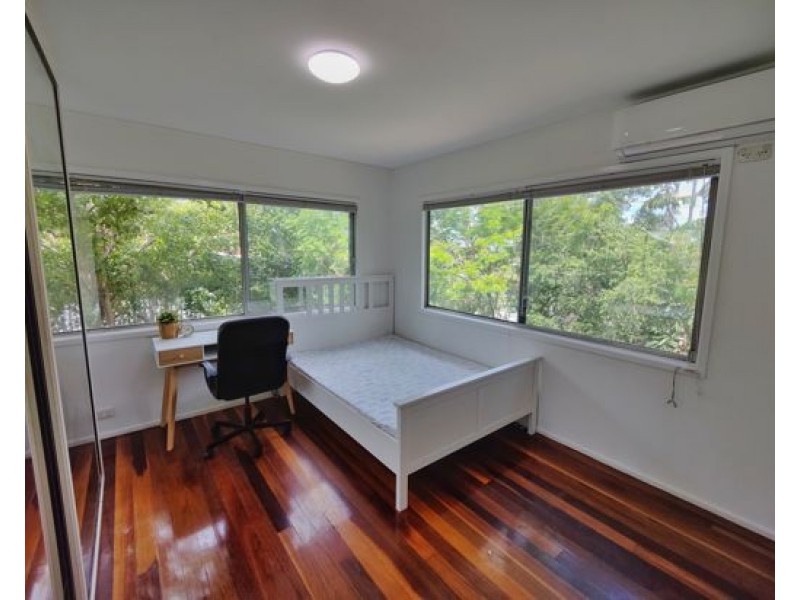 150 Jerrang Street, Indooroopilly QLD 4068