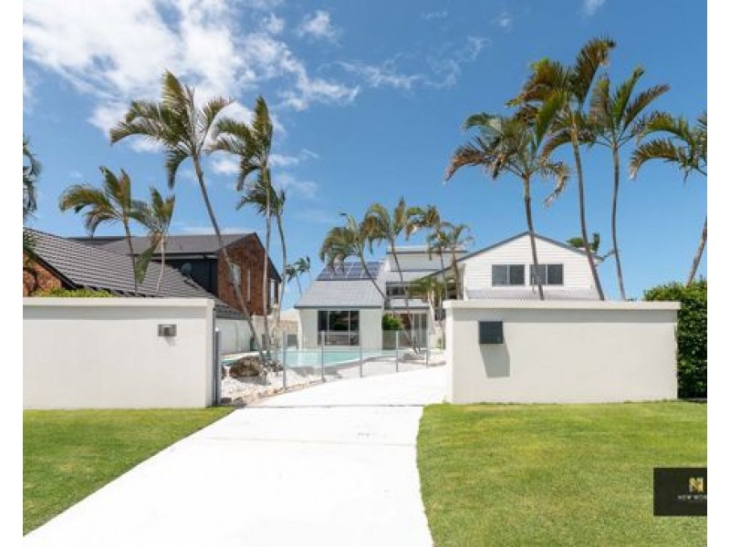 5 Pebble Beach Drive, Runaway Bay QLD 4216