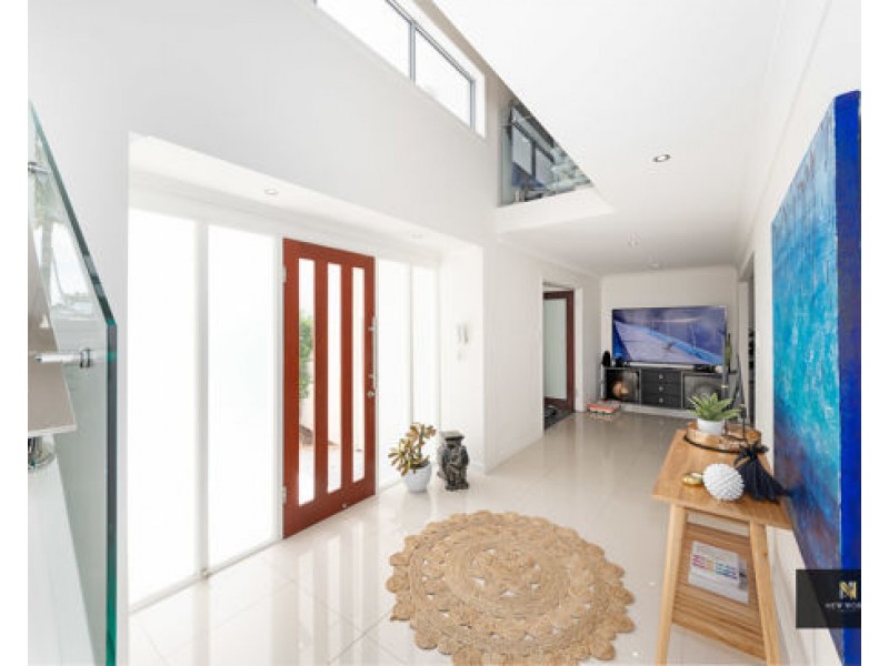 5 Pebble Beach Drive, Runaway Bay QLD 4216