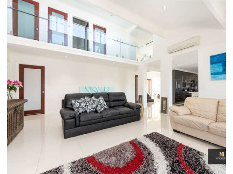 5 Pebble Beach Drive, Runaway Bay QLD 4216