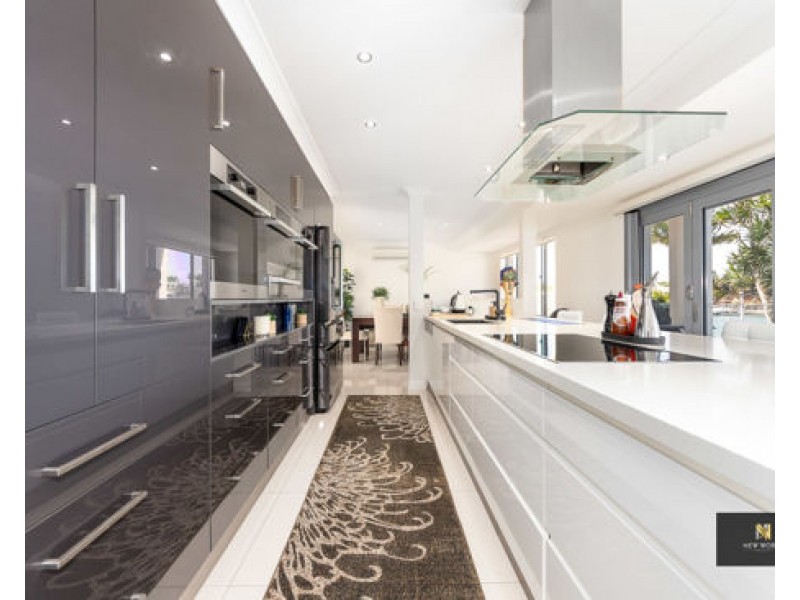 5 Pebble Beach Drive, Runaway Bay QLD 4216