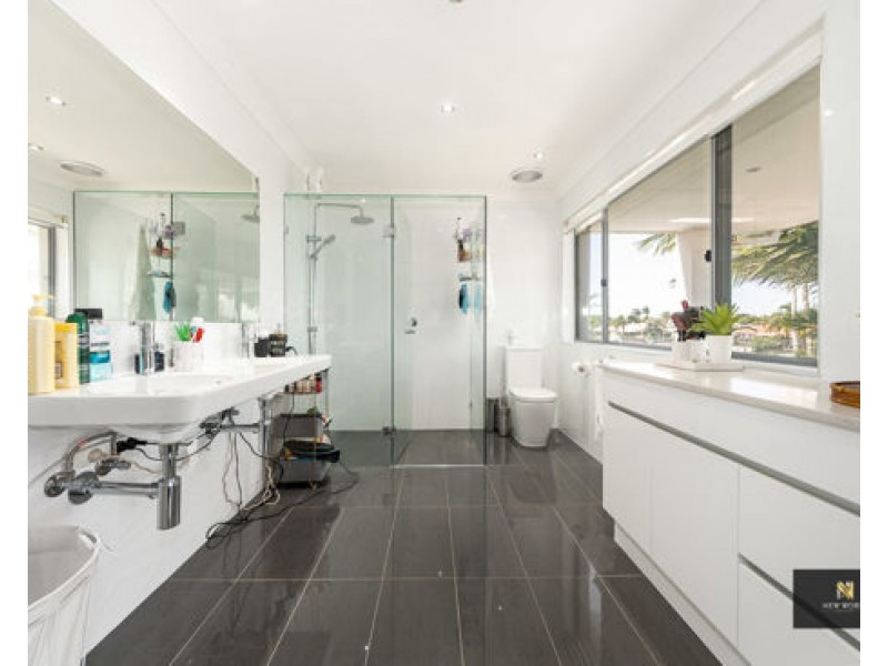 5 Pebble Beach Drive, Runaway Bay QLD 4216