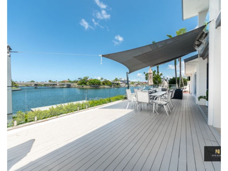5 Pebble Beach Drive, Runaway Bay QLD 4216