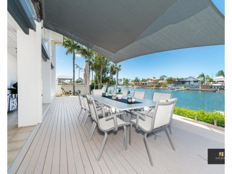 5 Pebble Beach Drive, Runaway Bay QLD 4216