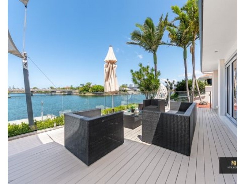 5 Pebble Beach Drive, Runaway Bay QLD 4216