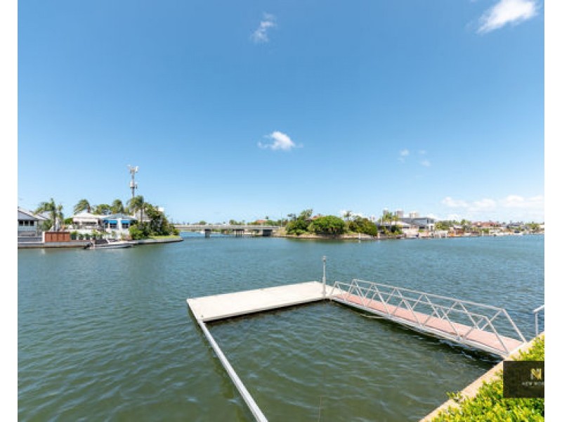 5 Pebble Beach Drive, Runaway Bay QLD 4216