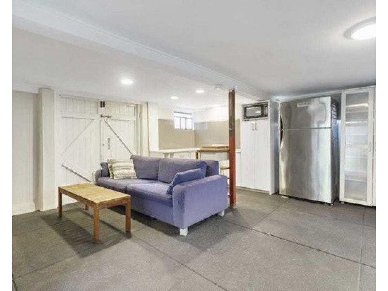 44 Mar St, Holland Park QLD 4121