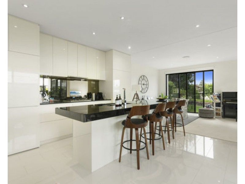 12a The Dress Circle, Benowa QLD 4217