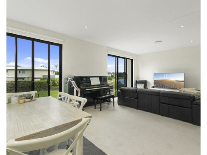 12a The Dress Circle, Benowa QLD 4217