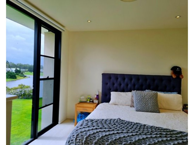 12a The Dress Circle, Benowa QLD 4217