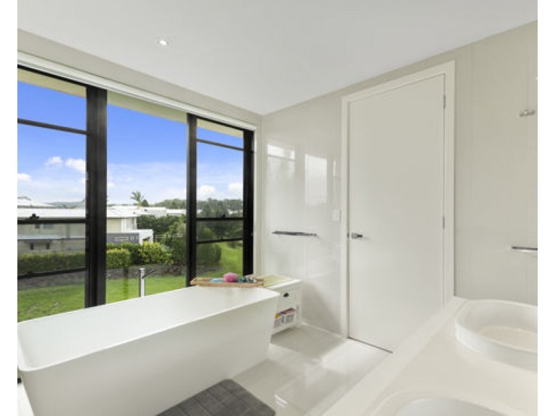 12a The Dress Circle, Benowa QLD 4217