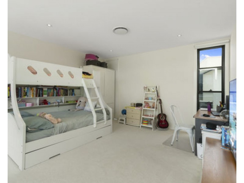 12a The Dress Circle, Benowa QLD 4217