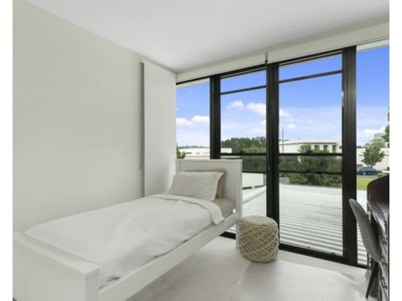 12a The Dress Circle, Benowa QLD 4217