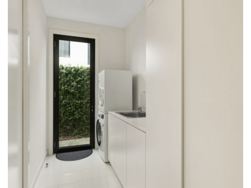 12a The Dress Circle, Benowa QLD 4217