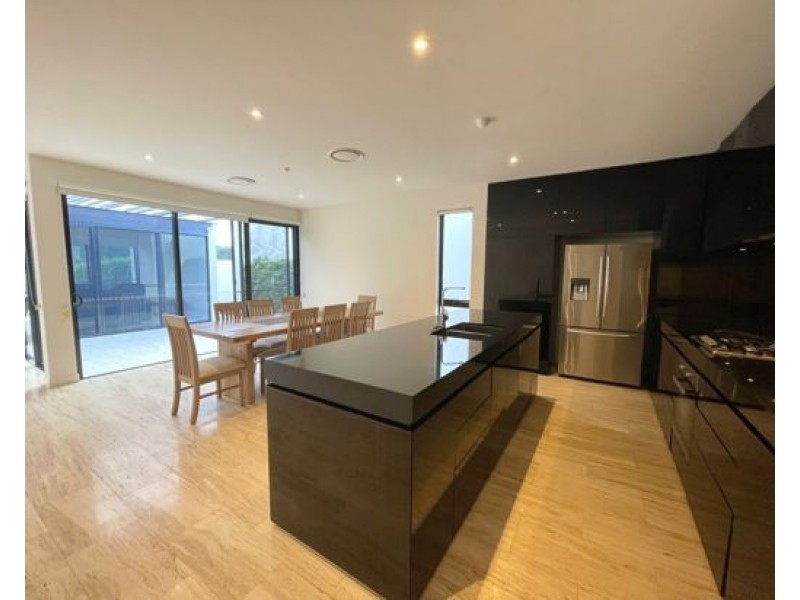 2496 The Parkway, Hope Island QLD 4212