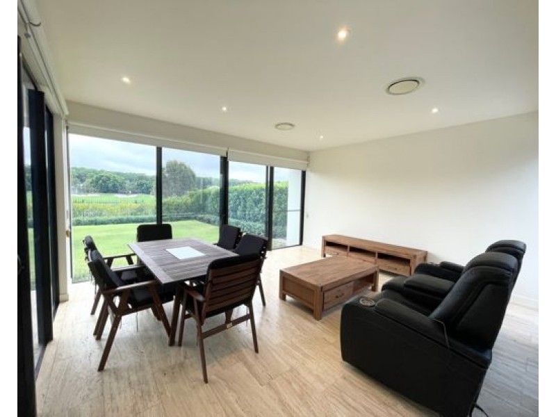 2496 The Parkway, Hope Island QLD 4212